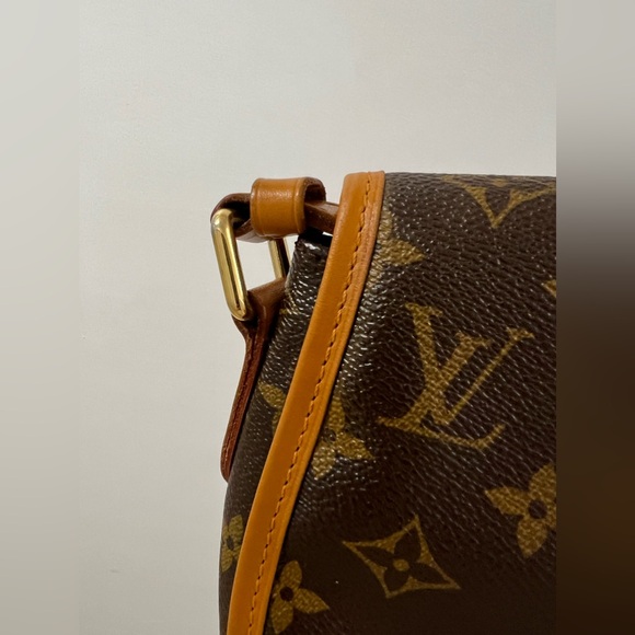 Authentic Menilmontant PM Louis Vuitton Flap messenger bag - Picture 12 of 15